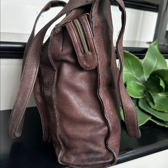 Fossil Genuine Leather Shoulder Bag Thick Luxurious Leather with Front Pocket - Picture 8 of 11